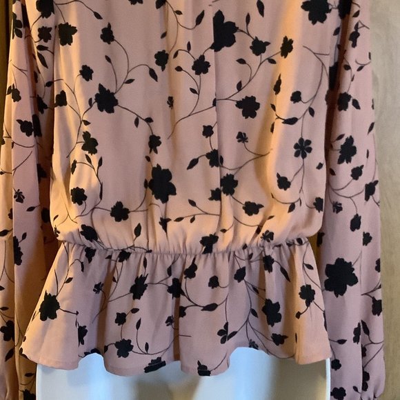 EUC Sienna Sky Pink/Black Long Sleeve Blouse Size:  Medium - Picture 5 of 7